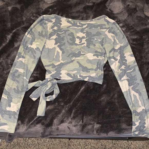 Top - Picture 2 of 2